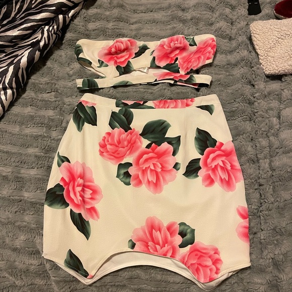 Tobi Two Piece set - Picture 1 of 2